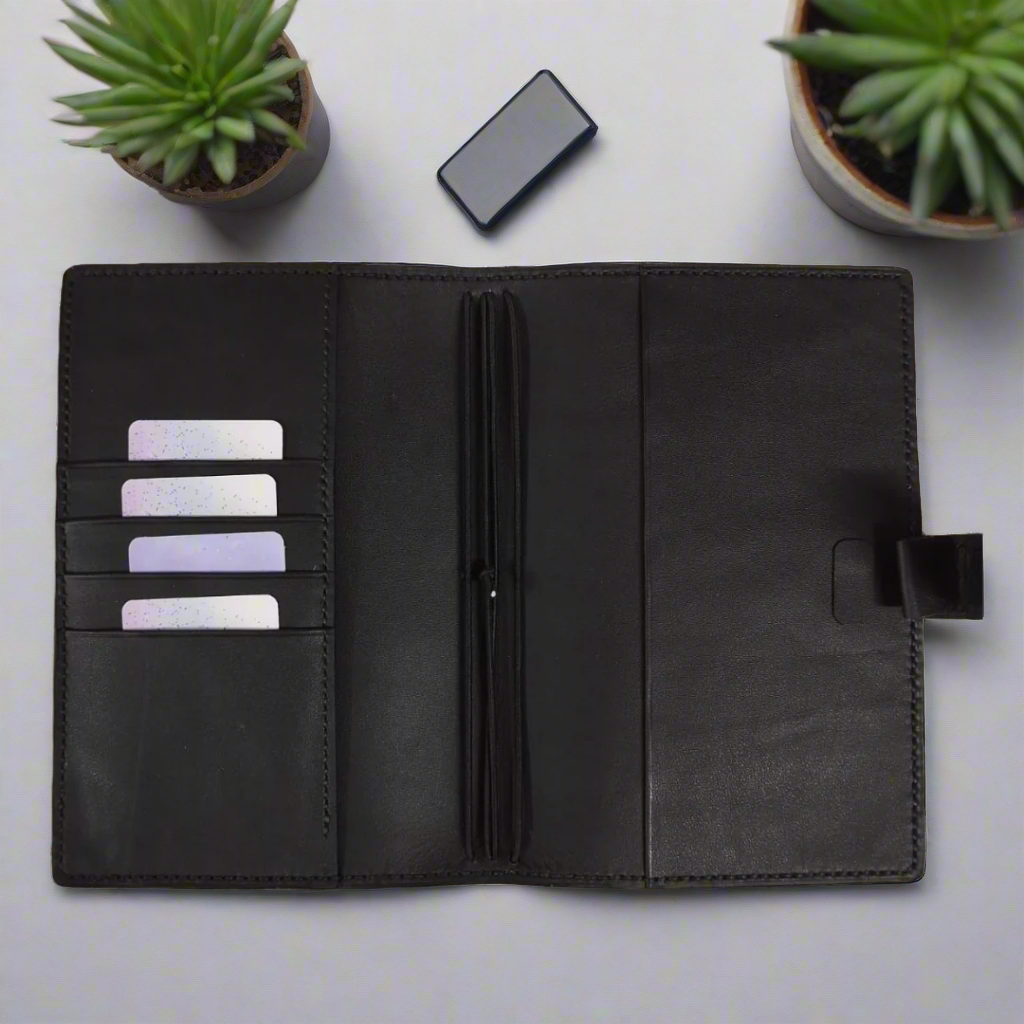 The Sleek Travelers Notebook: Black