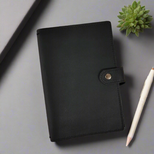 The Sleek Travelers Notebook: Black